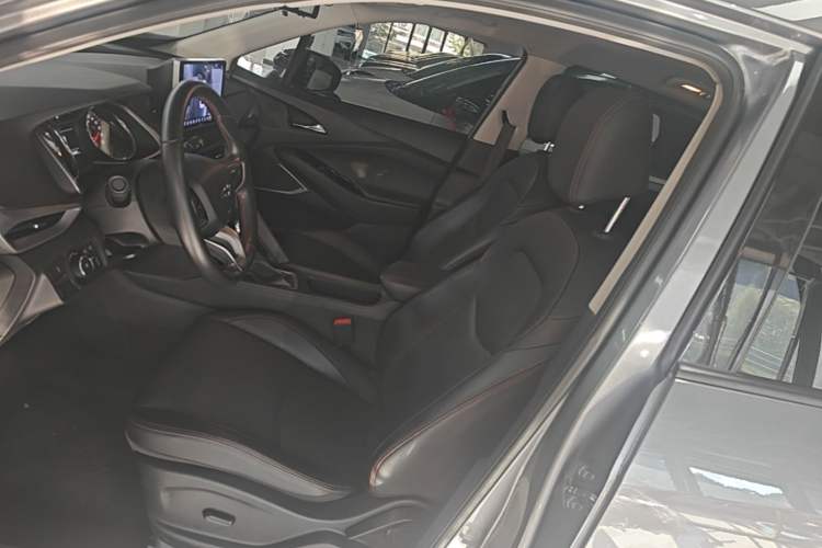 Used Chevrolet Orlando 2020 Light Hybrid Redline 530T Automatic Enjoyment Edition (5+2 Models) Left Front Seat