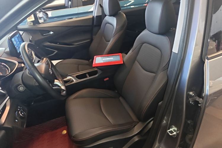 Used Chevrolet Orlando 2020 Light Hybrid Redline 530T Automatic Enjoyment Edition (5+2 Models) Left Front Seat