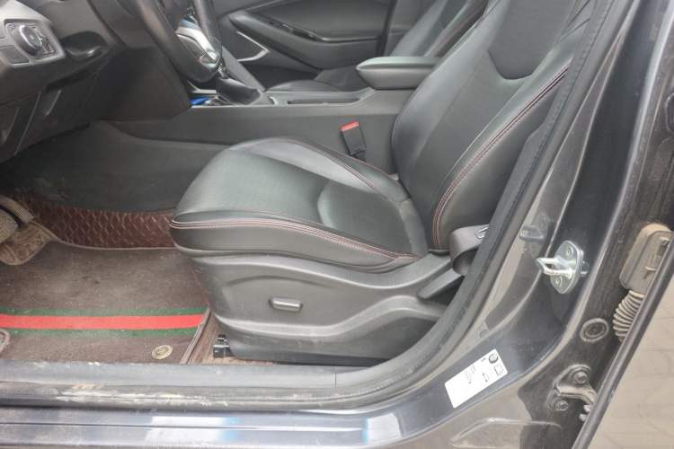 Used Chevrolet Orlando 2020 Light Hybrid Redline 530T Automatic Enjoyment Edition (5+2 Models) Left Front Seat