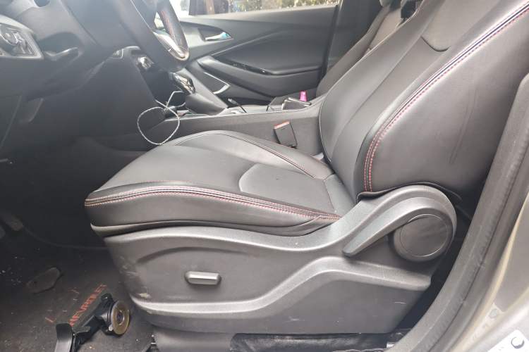 Used Chevrolet Orlando 2020 Light Hybrid Redline 530T Automatic Enjoyment Edition (5+2 Models) Left Front Seat