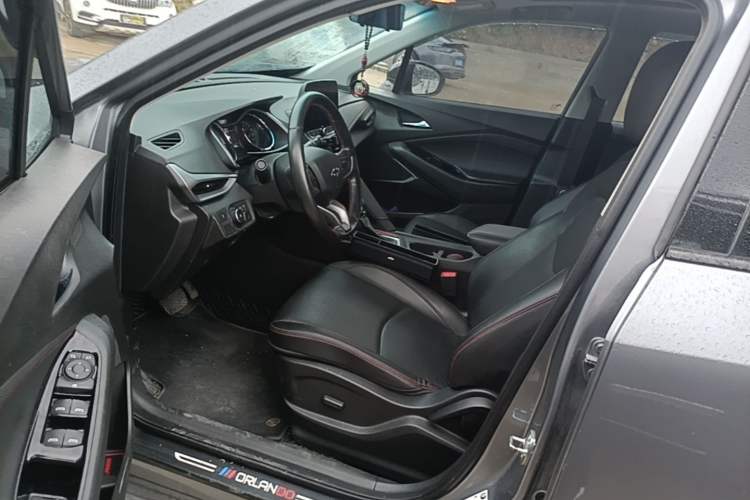 Used Chevrolet Orlando 2020 Light Hybrid Redline 530T Automatic Enjoyment Edition (5+2 Models) Left Front Seat
