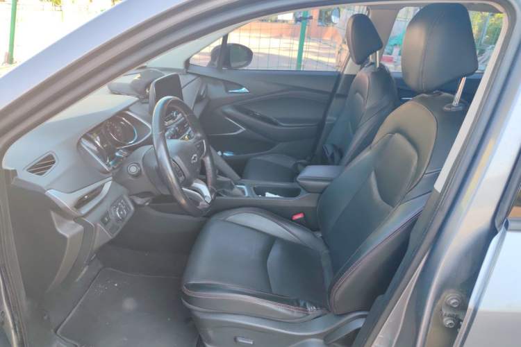 Used Chevrolet Orlando 2020 Light Hybrid Redline 530T Automatic Zhaoxiang Edition (5+2 Models) Left Front Seat