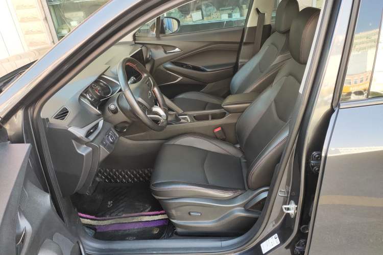 Used Chevrolet Orlando 2020 Light Hybrid Redline 530T Automatic Enjoyment Edition (5+2 Models) Left Front Seat