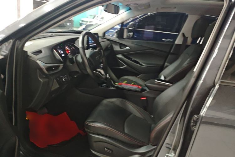 Used Chevrolet Orlando 2020 Light Hybrid Redline 530T Automatic Enjoyment Edition (5+2 Models) Left Front Seat