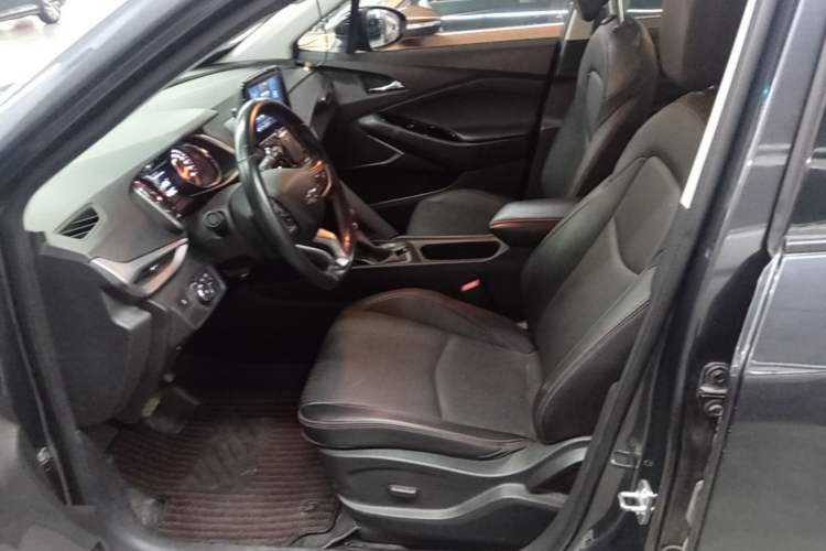 Used Chevrolet Orlando 2020 Light Hybrid Redline 530T Automatic Enjoyment Edition (5+2 Models) Left Front Seat