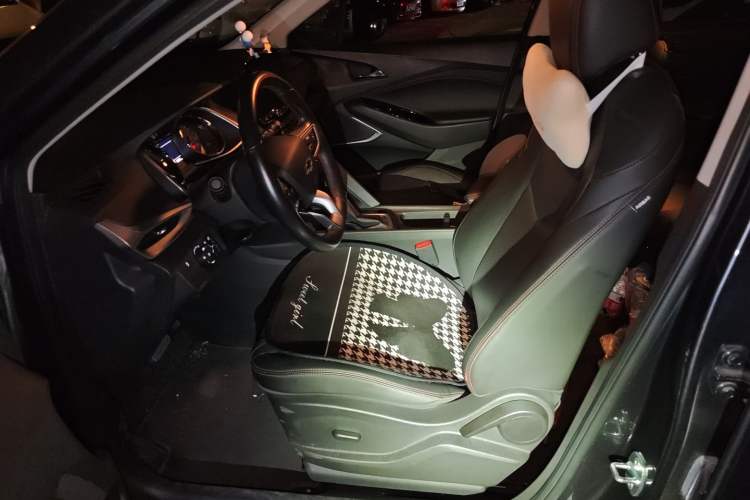 Used Chevrolet Orlando 2020 Light Hybrid Redline 530T Automatic Enjoyment Edition (5+2 Models) Left Front Seat