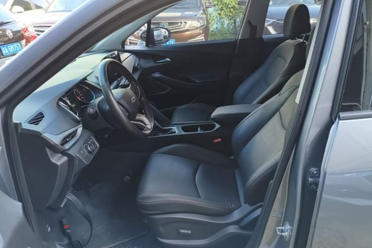 Used Chevrolet Orlando 2020 Light Hybrid Redline 530T Automatic Enjoyment Edition (5+2 Models) Left Front Seat