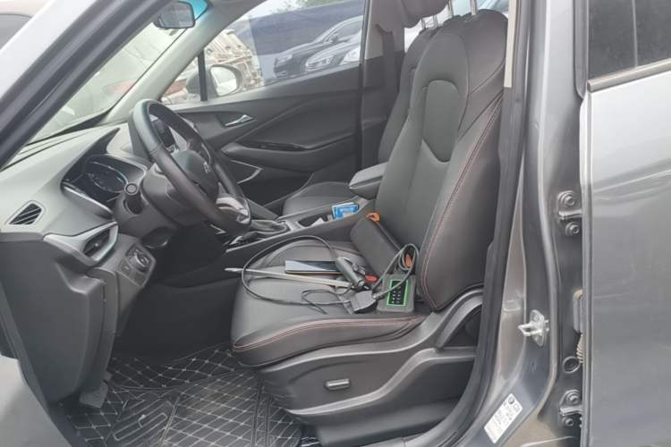 Used Chevrolet Orlando 2020 Light Hybrid Redline 530T Automatic Enjoyment Edition (5+2 Models) Left Front Seat