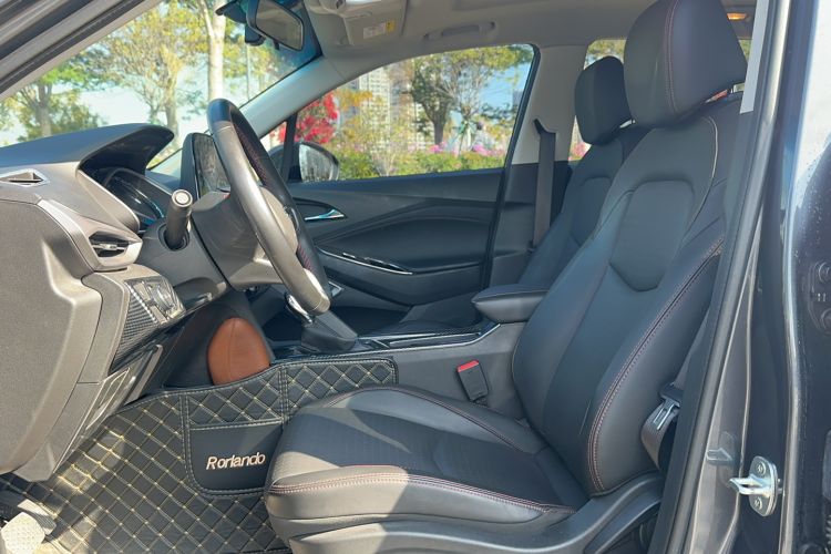 Used Chevrolet Orlando 2020 Light Hybrid Redline 530T Automatic Enjoyment Edition (5+2 Models) Left Front Seat