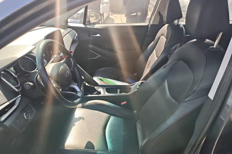 Used Chevrolet Orlando 2020 Light Hybrid Redline 530T Automatic Enjoyment Edition (5+2 Models) Left Front Seat