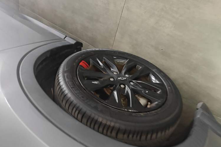 Used Chevrolet Orlando 2020 Light Hybrid Redline 530T Automatic Enjoyment Edition (5+2 Models) Left Front Wheel Hub