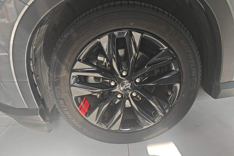 Used Chevrolet Orlando 2020 Light Hybrid Redline 530T Automatic Enjoyment Edition (5+2 Models) Left Front Wheel Hub