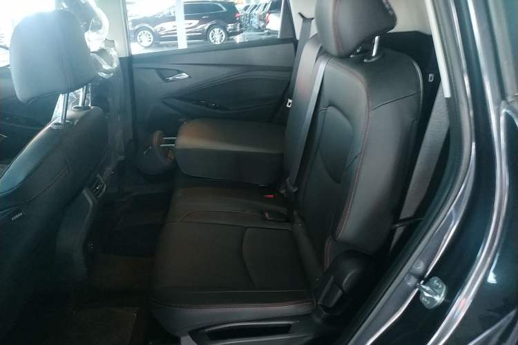 Used Chevrolet Orlando 2020 Light Hybrid Redline 530T Automatic Enjoyment Edition (5+2 Models) Left Rear Seat