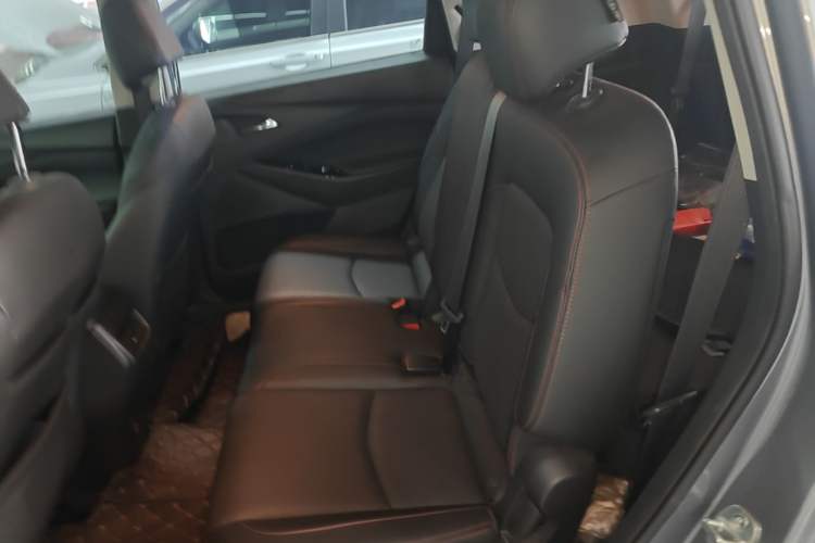Used Chevrolet Orlando 2020 Light Hybrid Redline 530T Automatic Enjoyment Edition (5+2 Models) Left Rear Seat
