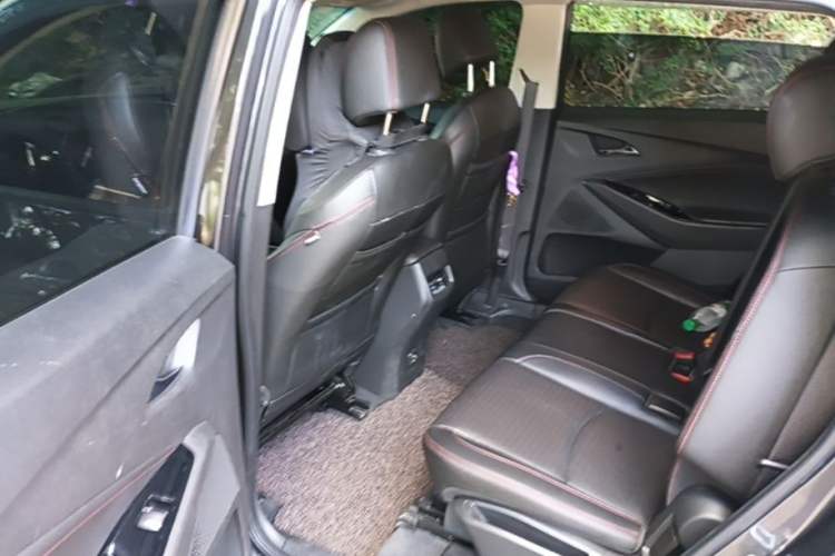 Used Chevrolet Orlando 2020 Light Hybrid Redline 530T Automatic Enjoyment Edition (5+2 Models) Left Rear Seat