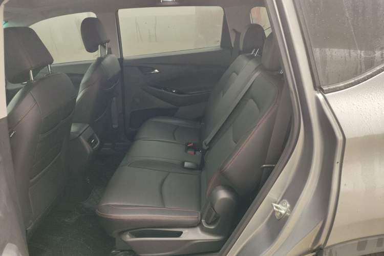 Used Chevrolet Orlando 2020 Light Hybrid Redline 530T Automatic Enjoyment Edition (5+2 Models) Left Rear Seat