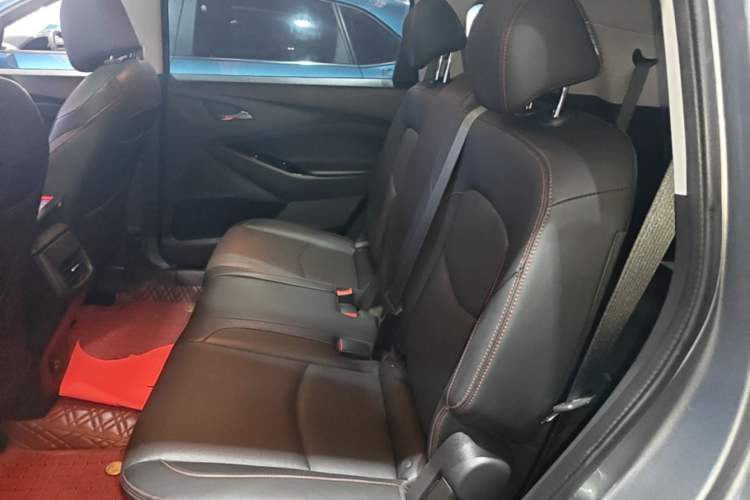 Used Chevrolet Orlando 2020 Light Hybrid Redline 530T Automatic Enjoyment Edition (5+2 Models) Left Rear Seat