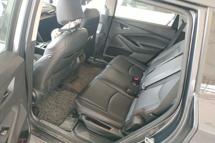 Used Chevrolet Orlando 2020 Light Hybrid Redline 530T Automatic Enjoyment Edition (5+2 Models) Left Rear Seat