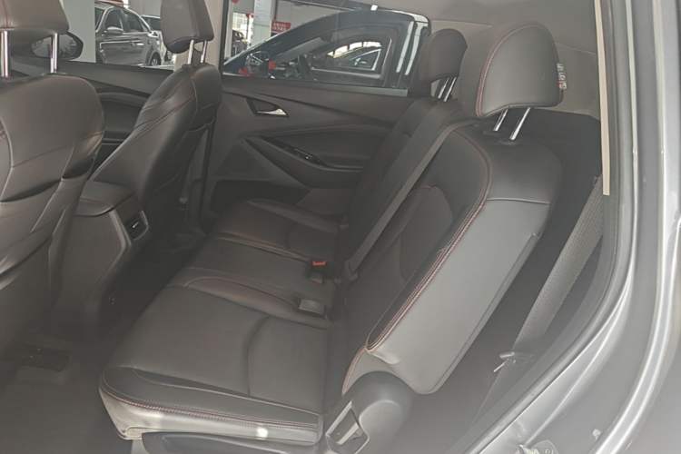 Used Chevrolet Orlando 2020 Light Hybrid Redline 530T Automatic Enjoyment Edition (5+2 Models) Left Rear Seat