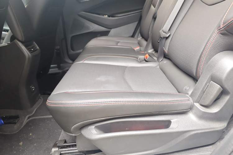 Used Chevrolet Orlando 2020 Light Hybrid Redline 530T Automatic Enjoyment Edition (5+2 Models) Left Rear Seat