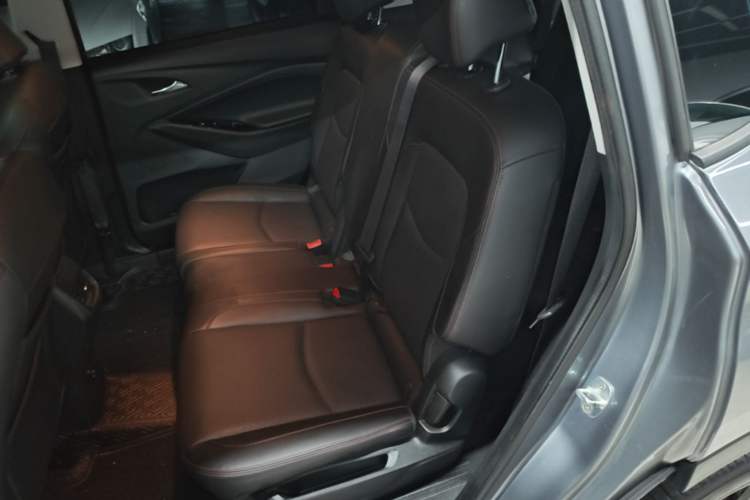 Used Chevrolet Orlando 2020 Light Hybrid Redline 530T Automatic Enjoyment Edition (5+2 Models) Left Rear Seat