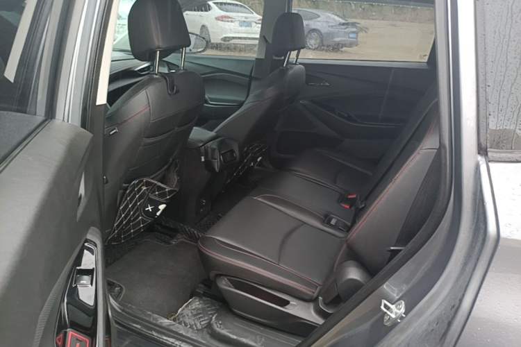 Used Chevrolet Orlando 2020 Light Hybrid Redline 530T Automatic Enjoyment Edition (5+2 Models) Left Rear Seat