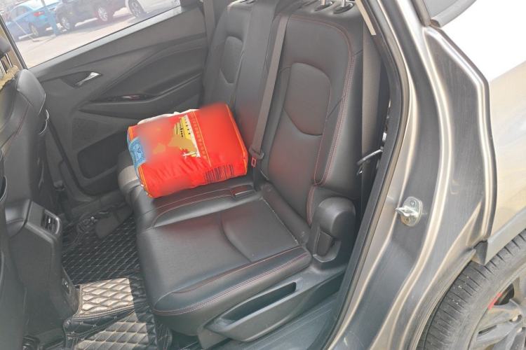 Used Chevrolet Orlando 2020 Light Hybrid Redline 530T Automatic Enjoyment Edition (5+2 Models) Left Rear Seat
