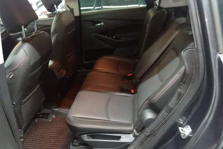 Used Chevrolet Orlando 2020 Light Hybrid Redline 530T Automatic Enjoyment Edition (5+2 Models) Left Rear Seat