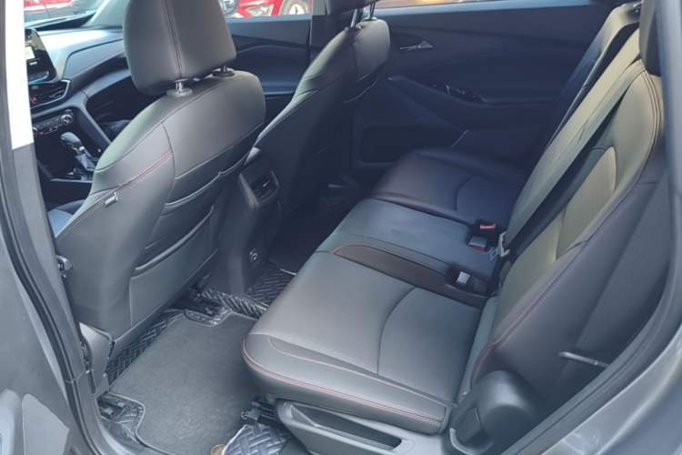 Used Chevrolet Orlando 2020 Light Hybrid Redline 530T Automatic Enjoyment Edition (5+2 Models) Left Rear Seat