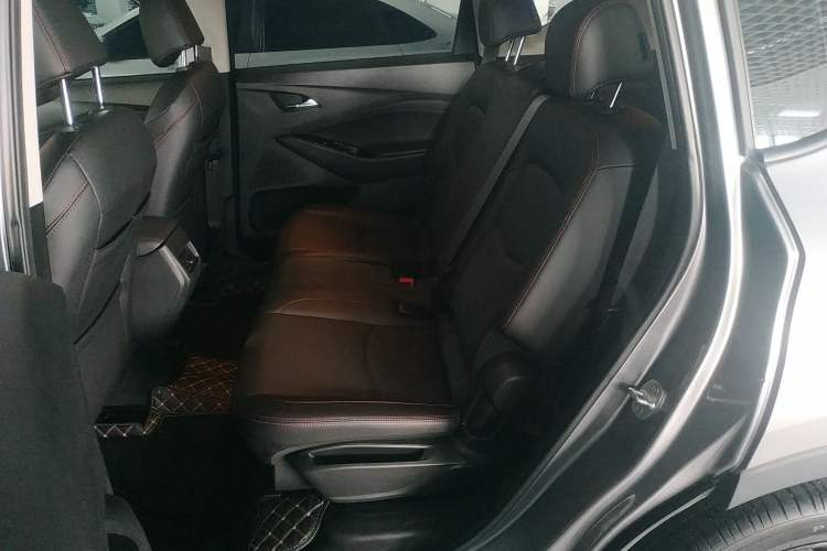Used Chevrolet Orlando 2020 Light Hybrid Redline 530T Automatic Enjoyment Edition (5+2 Models) Left Rear Seat
