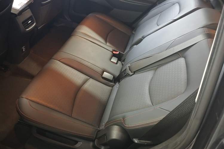 Used Chevrolet Orlando 2020 Light Hybrid Redline 530T Automatic Enjoyment Edition (5+2 Models) Left Rear Seat