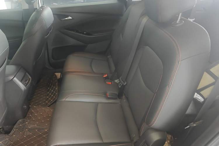 Used Chevrolet Orlando 2020 Light Hybrid Redline 530T Automatic Enjoyment Edition (5+2 Models) Left Rear Seat