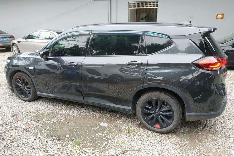 Used Chevrolet Orlando 2020 Light Hybrid Redline 530T Automatic Enjoyment Edition (5+2 Models) Left Side