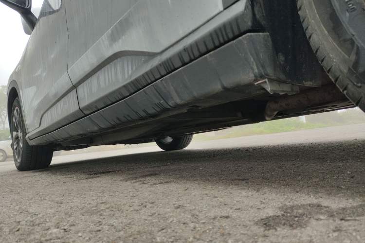 Used Chevrolet Orlando 2020 Light Hybrid Redline 530T Automatic Enjoyment Edition (5+2 Models) Left Side Sill