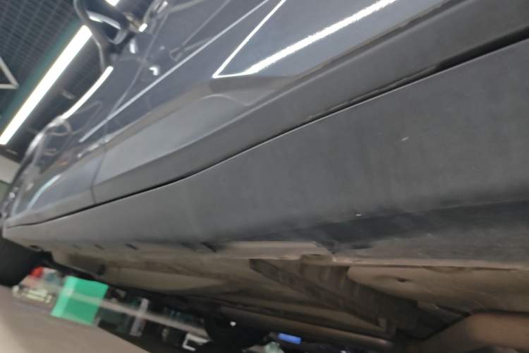 Used Chevrolet Orlando 2020 Light Hybrid Redline 530T Automatic Enjoyment Edition (5+2 Models) Left Side Sill
