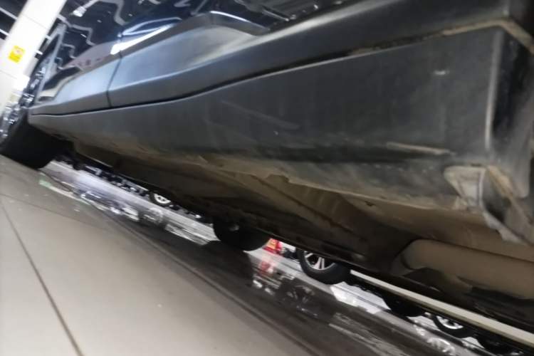 Used Chevrolet Orlando 2020 Light Hybrid Redline 530T Automatic Enjoyment Edition (5+2 Models) Left Side Sill