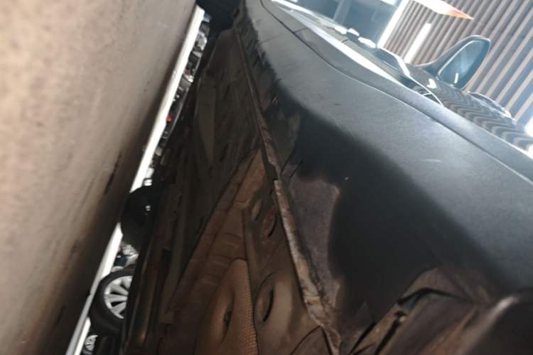 Used Chevrolet Orlando 2020 Light Hybrid Redline 530T Automatic Enjoyment Edition (5+2 Models) Left Side Sill