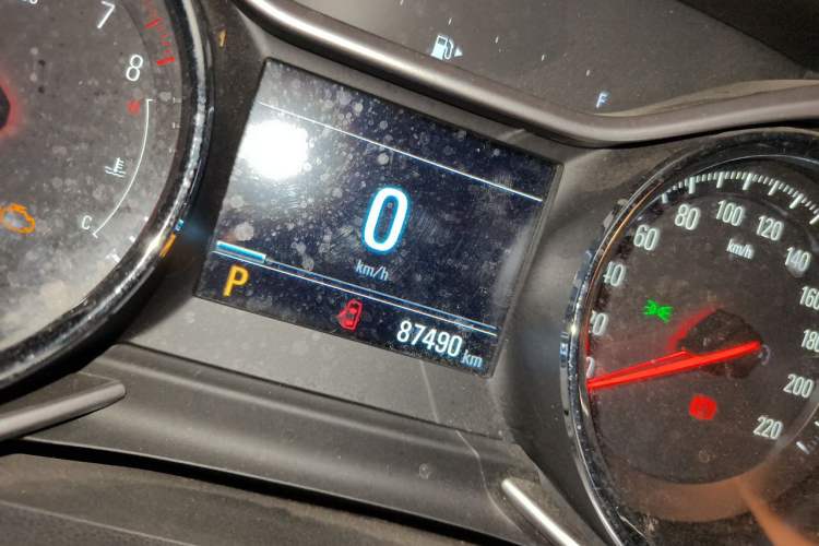 Used Chevrolet Orlando 2020 Light Hybrid Redline 530T Automatic Enjoyment Edition (5+2 Models) Odometer Close Up