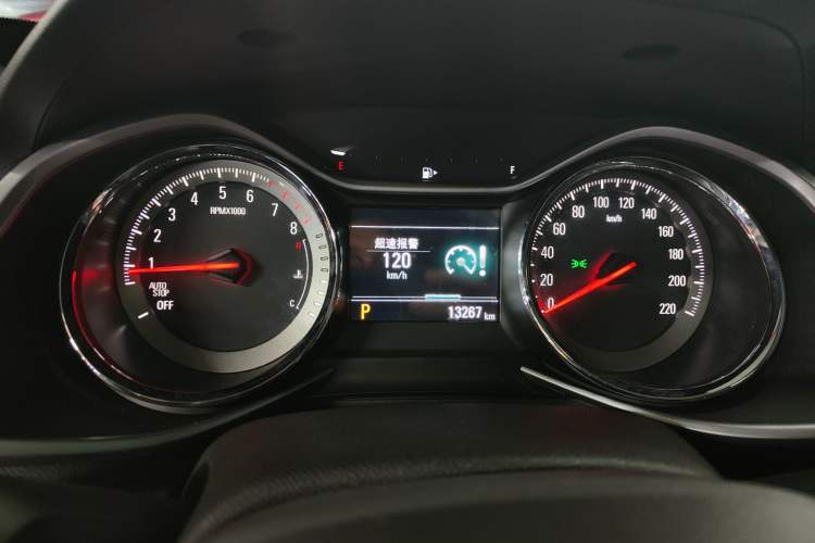Used Chevrolet Orlando 2020 Light Hybrid Redline 530T Automatic Enjoyment Edition (5+2 Models) Odometer Close Up