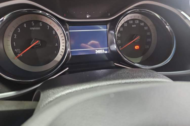 Used Chevrolet Orlando 2020 Light Hybrid Redline 530T Automatic Enjoyment Edition (5+2 Models) Odometer Close Up