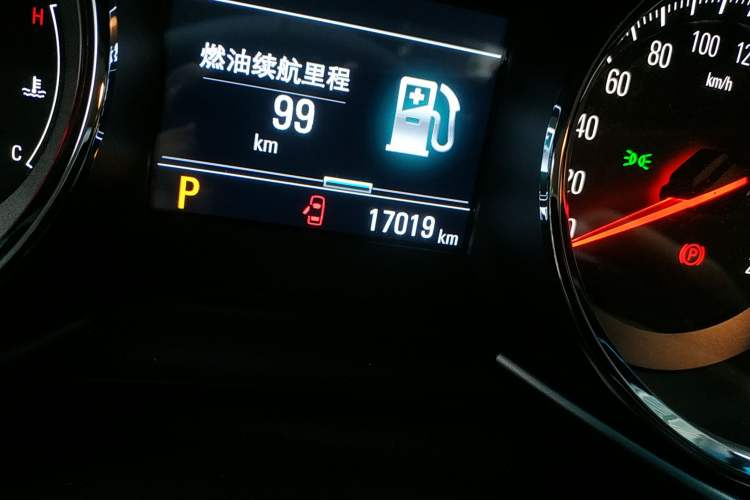 Used Chevrolet Orlando 2020 Light Hybrid Redline 530T Automatic Enjoyment Edition (5+2 Models) Odometer Close Up