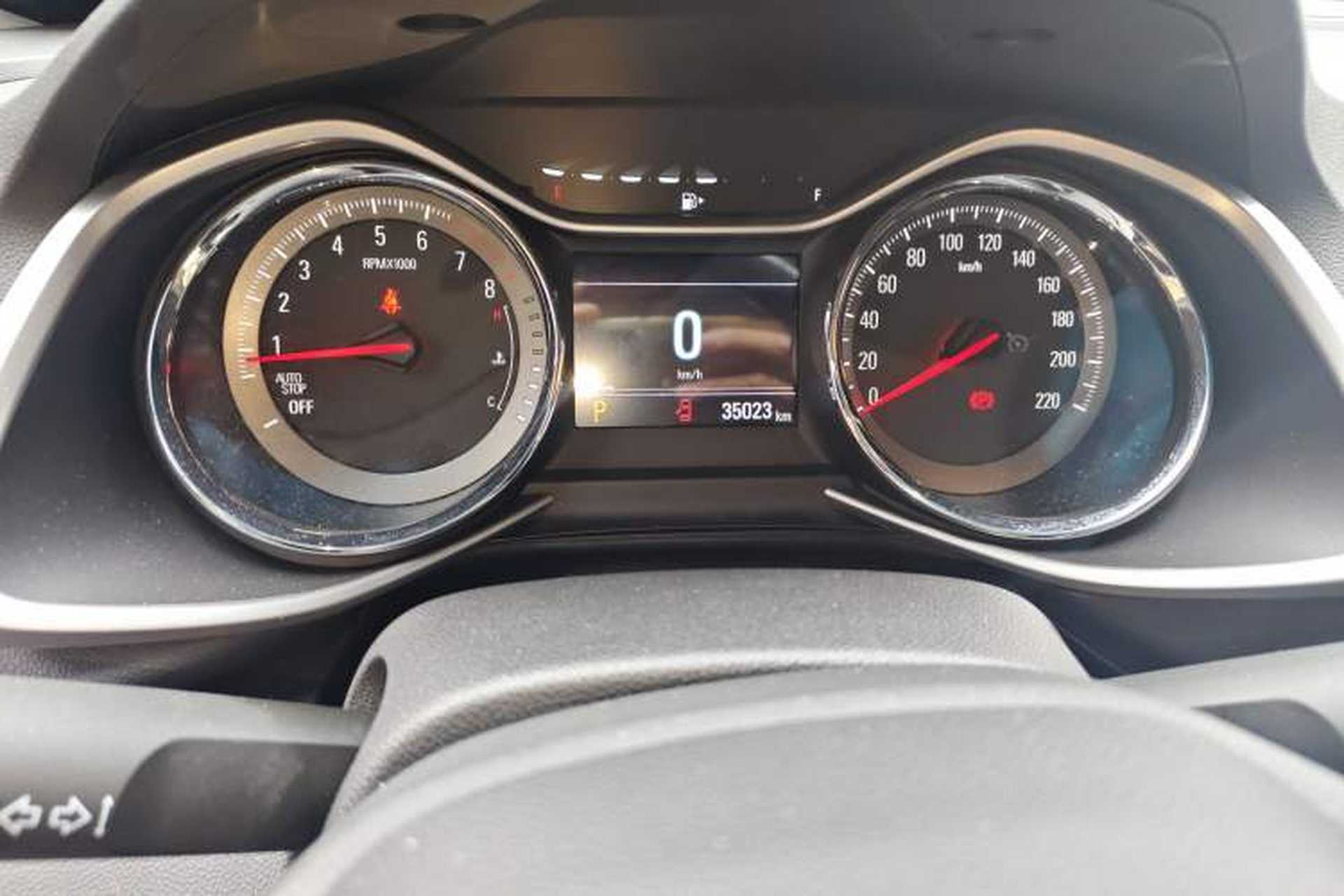 Used Chevrolet Orlando 2020 Light Hybrid Redline 530T Automatic Enjoyment Edition (5+2 Models) Odometer Close Up