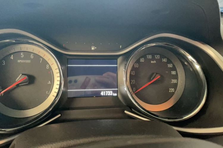 Used Chevrolet Orlando 2020 Light Hybrid Redline 530T Automatic Enjoyment Edition (5+2 Models) Odometer Close Up