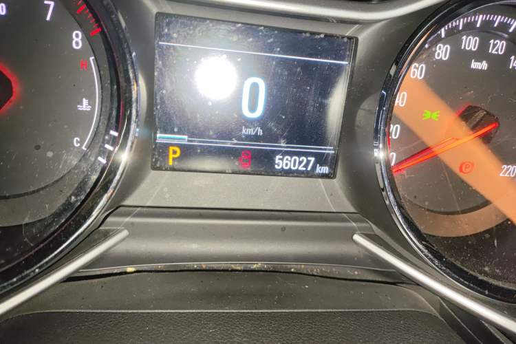 Used Chevrolet Orlando 2020 Light Hybrid Redline 530T Automatic Enjoyment Edition (5+2 Models) Odometer Close Up