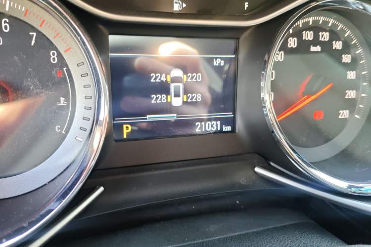 Used Chevrolet Orlando 2020 Light Hybrid Redline 530T Automatic Enjoyment Edition (5+2 Models) Odometer Close Up