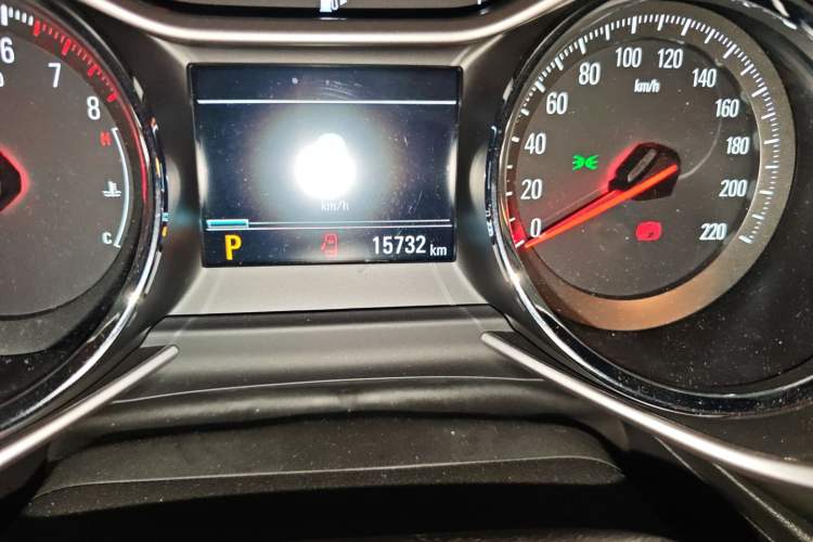Used Chevrolet Orlando 2020 Light Hybrid Redline 530T Automatic Enjoyment Edition (5+2 Models) Odometer Close Up