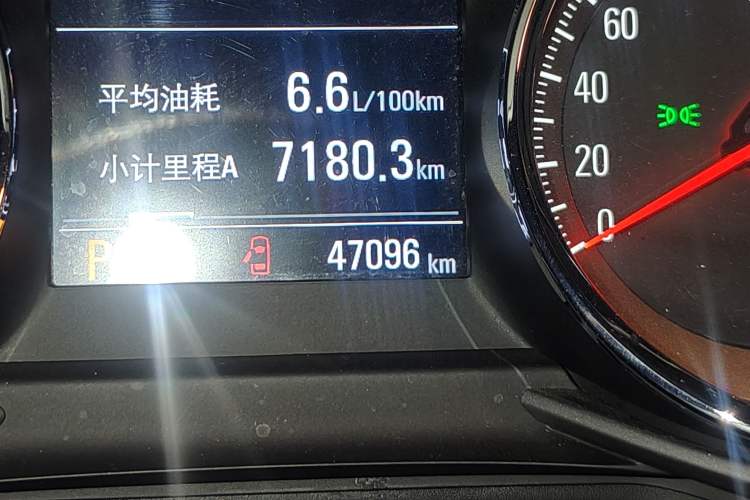 Used Chevrolet Orlando 2020 Light Hybrid Redline 530T Automatic Enjoyment Edition (5+2 Models) Odometer Close Up