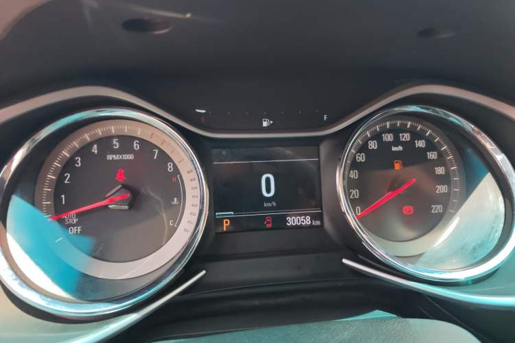 Used Chevrolet Orlando 2020 Light Hybrid Redline 530T Automatic Enjoyment Edition (5+2 Models) Odometer Close Up