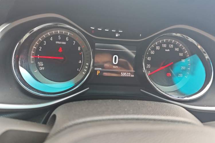 Used Chevrolet Orlando 2020 Light Hybrid Redline 530T Automatic Enjoyment Edition (5+2 Models) Odometer Close Up