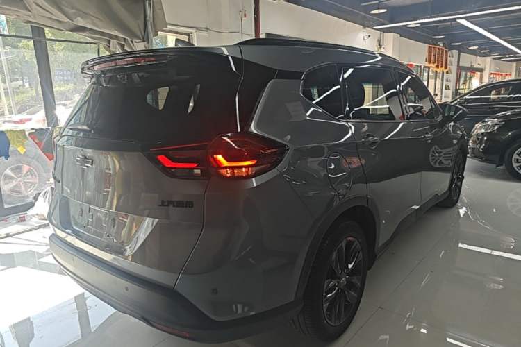 Used Chevrolet Orlando 2020 Light Hybrid Redline 530T Automatic Enjoyment Edition (5+2 Models) Rear Right 45 Deg
